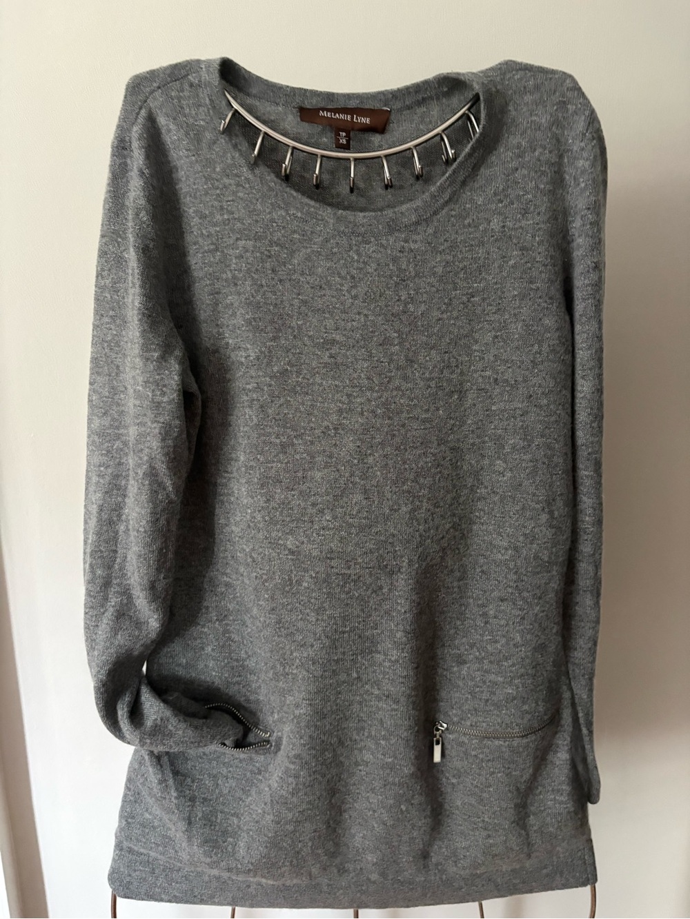 Melanie Lyne - long Gray Crewneck Sweater with Zip Pocket ( faux)